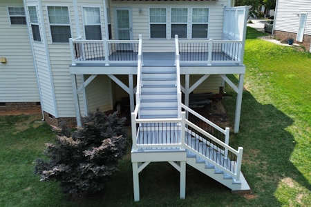 Trex Deck with Privacy Screen and Vinyl and Aluminum Railings Project
